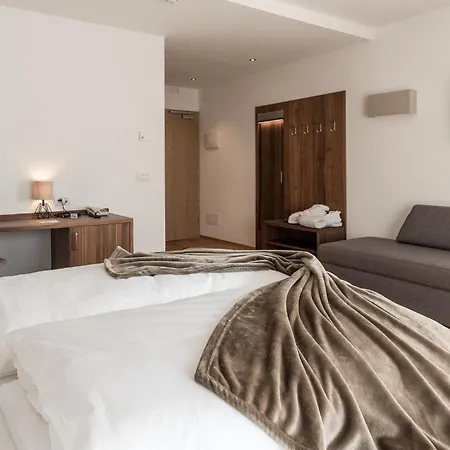 Feldmessner Otel 3*